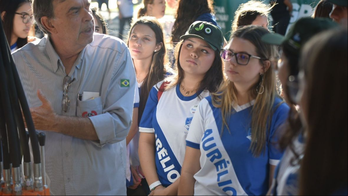 Projeto 'De Olho No Material Escolar' traz estudantes e professores à ExpoZebu