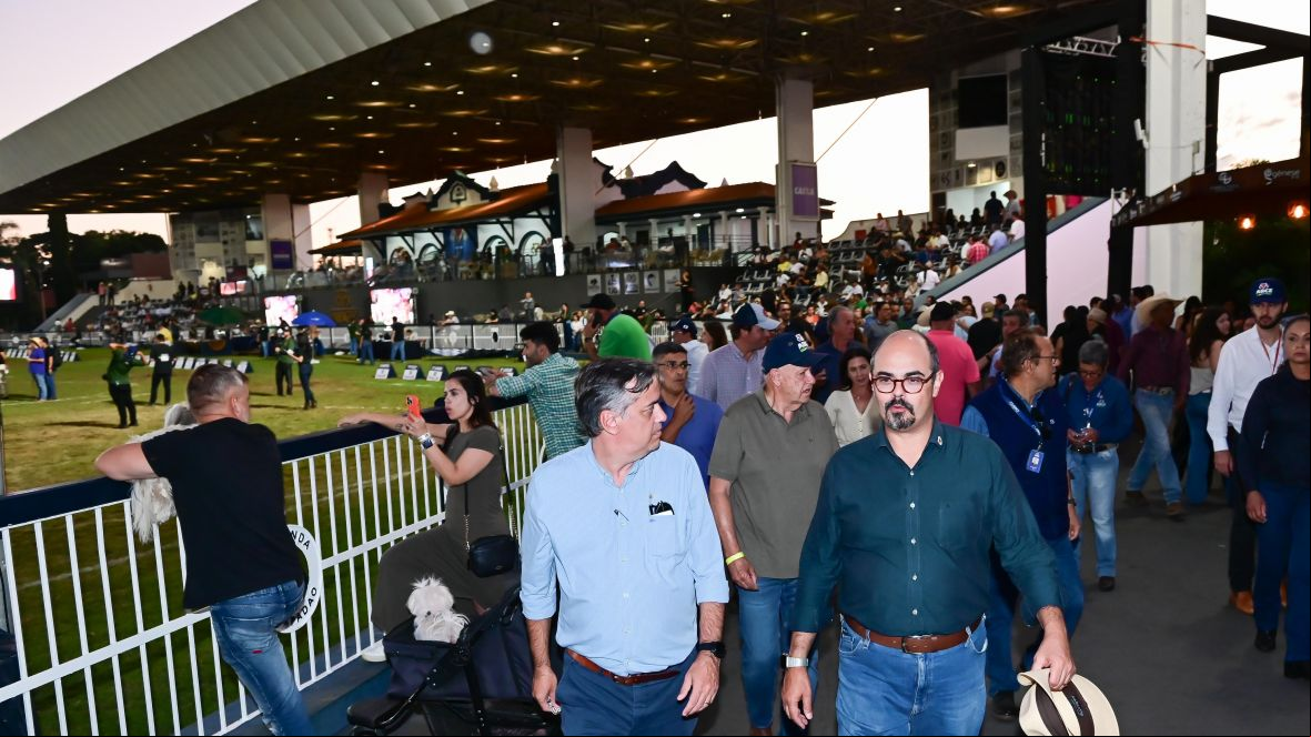 Vice-Governador de Minas Gerais visita a 90ª ExpoZebu e destaca papel da feira na valorização da genética e do agronegócio mineiro
